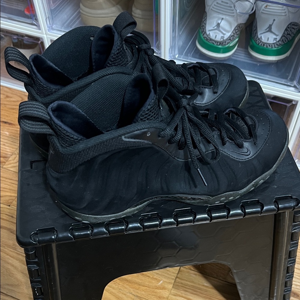Nike Black Sneakers